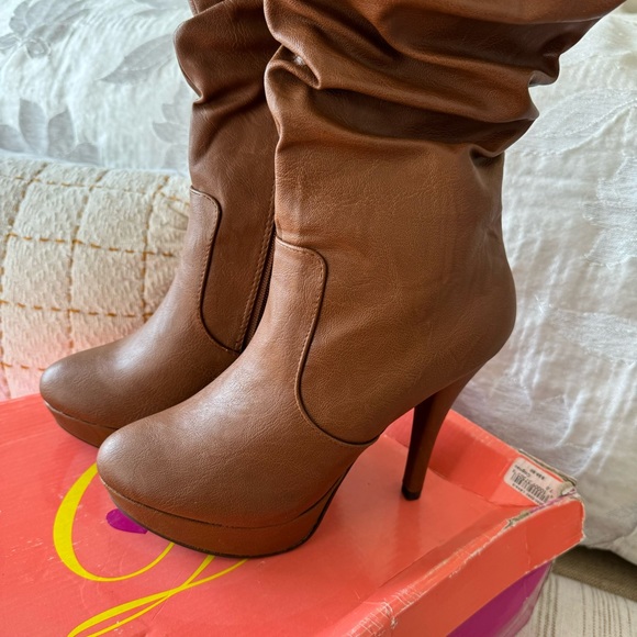 NEW A’Gaci Cognac/Tan High Heels Under the Knee Boots Size 7 - Picture 4 of 8